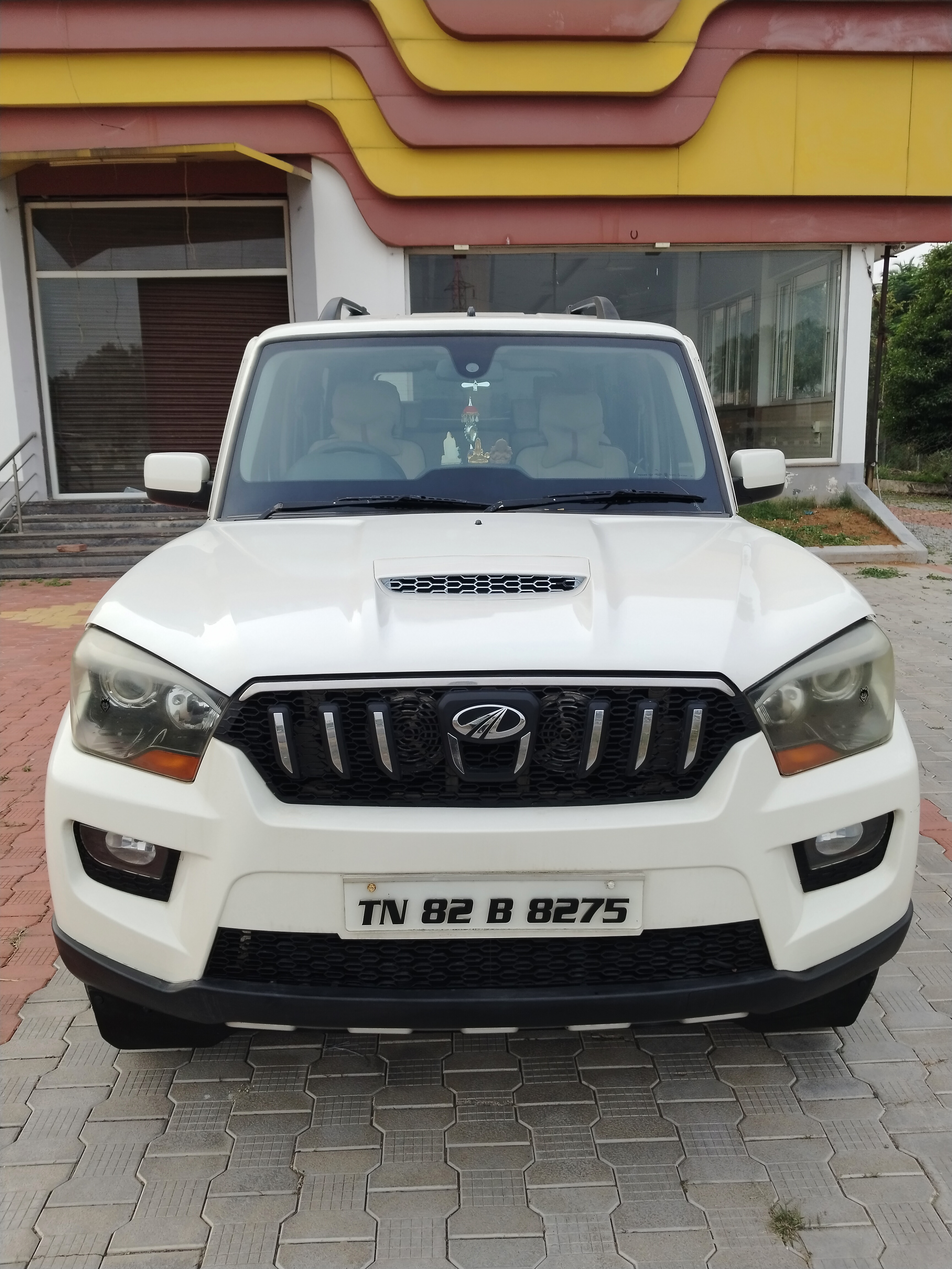 Mahindra Scorpio S10
