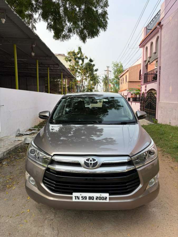Toyota Innova Crysta 2.4 V