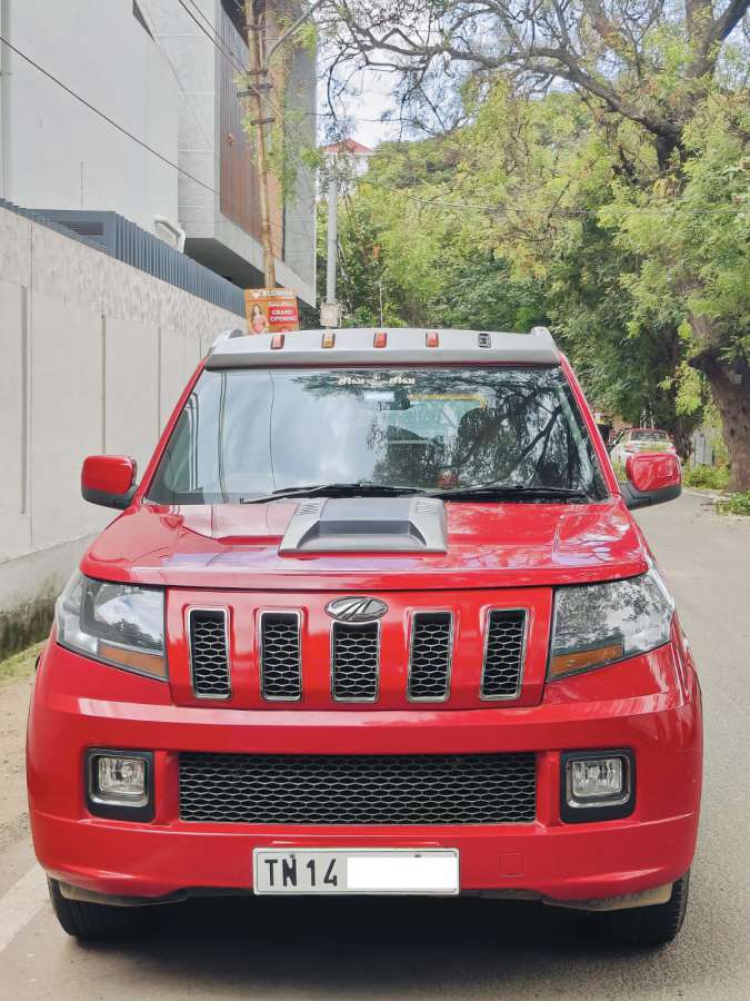 Mahindra TUV 300 T10