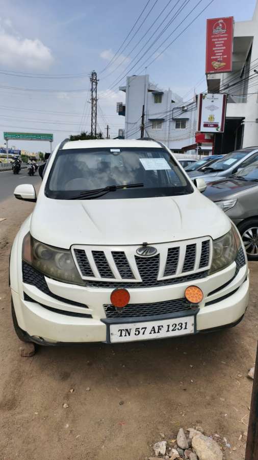 Mahindra XUV500 W8