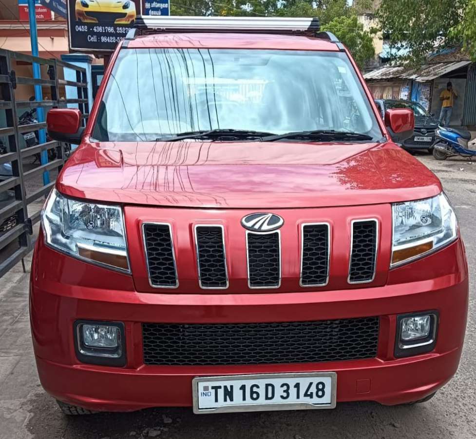 Mahindra TUV 300 T8