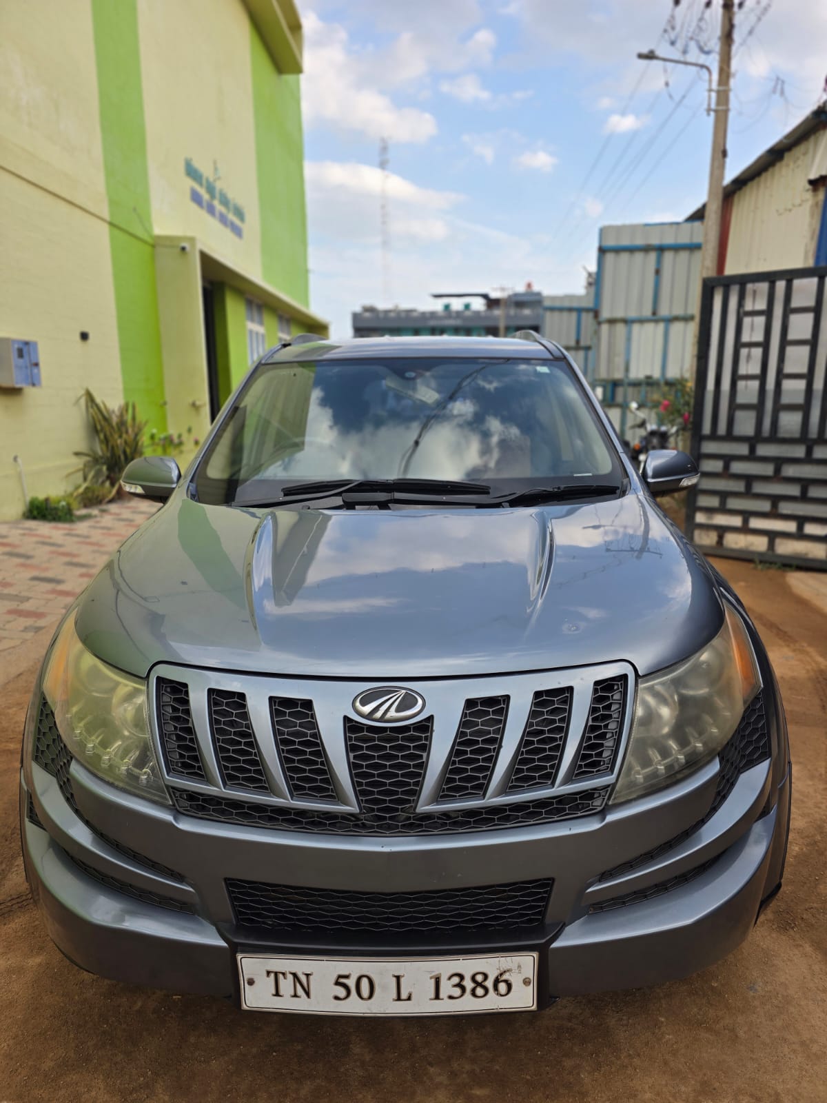 Mahindra XUV500 W8 4X2