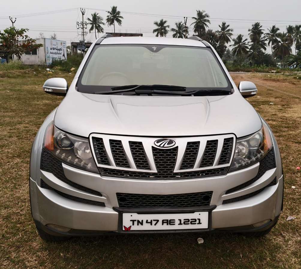 Mahindra XUV500 W8