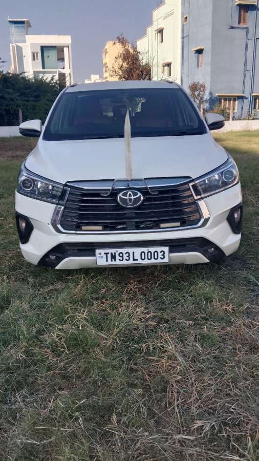 Toyota Innova Crysta 2.4 V