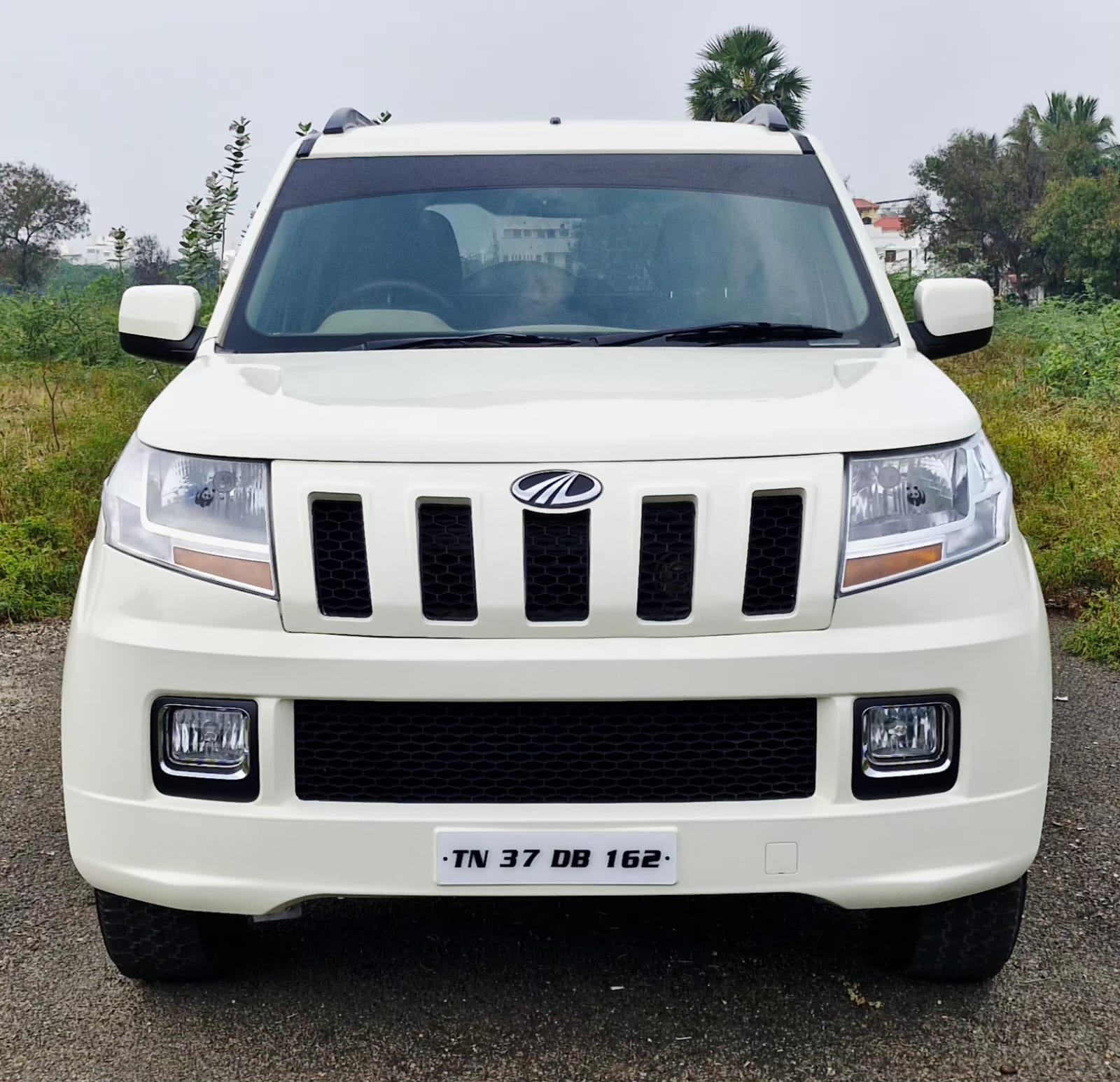Mahindra TUV300 T4 Plus