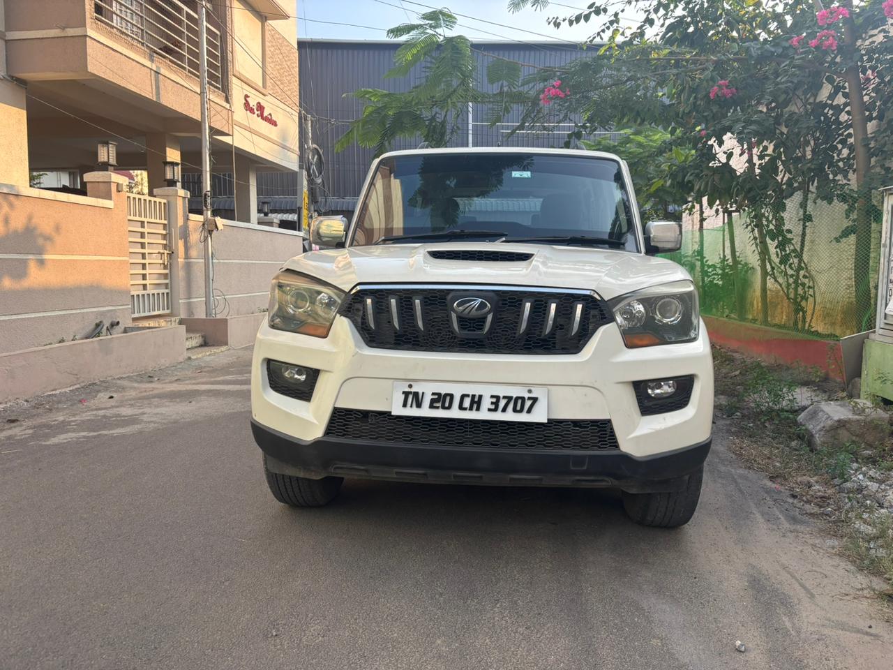 Mahindra Scorpio S10