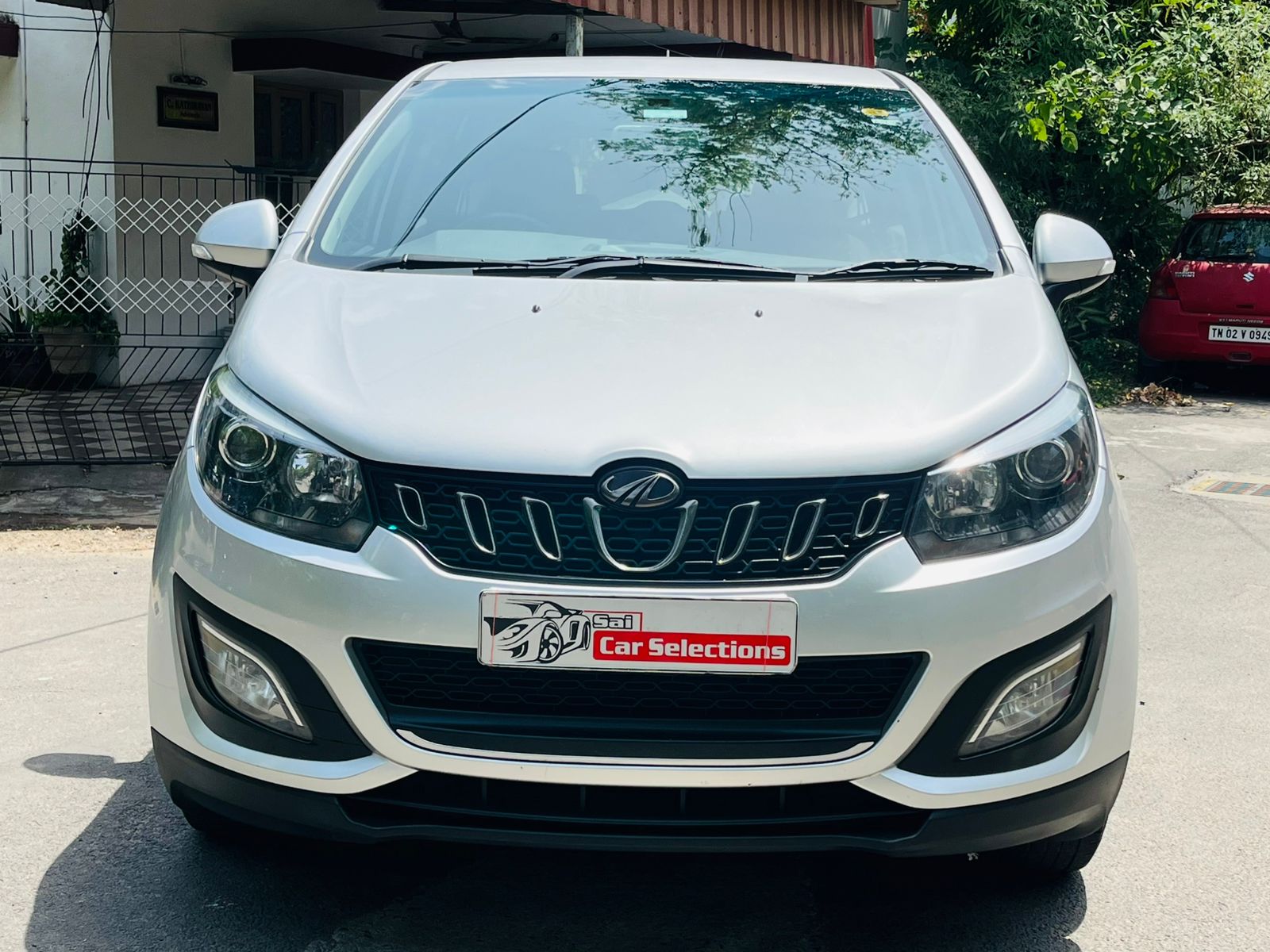 Mahindra Marazzo M6 Plus 8Str