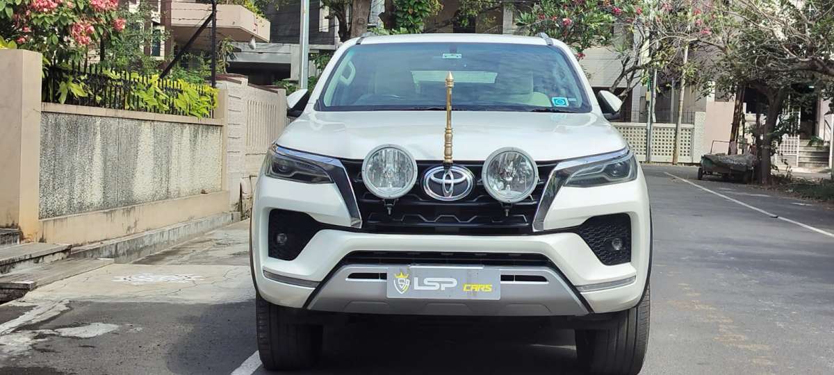 Toyota Fortuner 2.8 4X4 MT