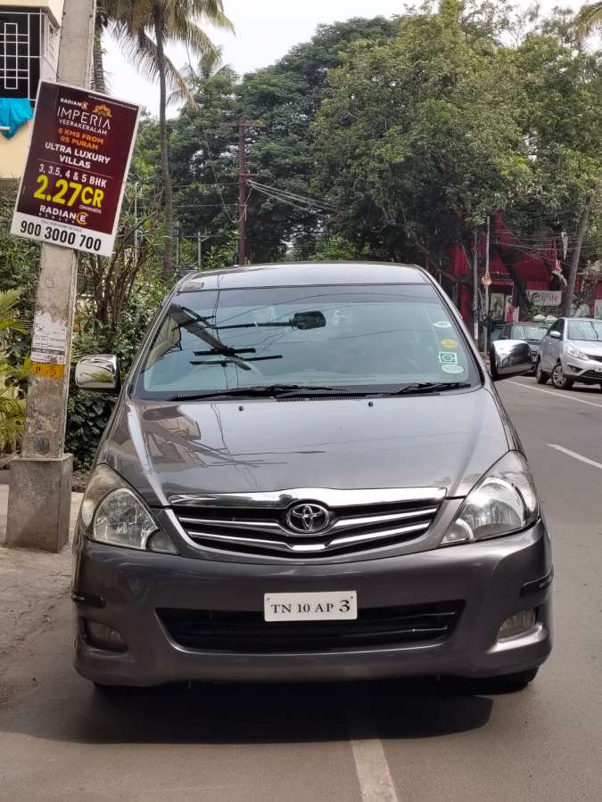 Toyota Innova 2.5 V 8 STR