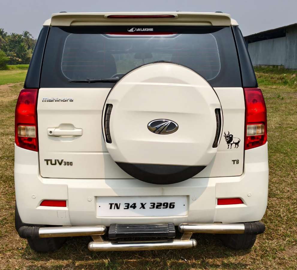Mahindra TUV 300 T8