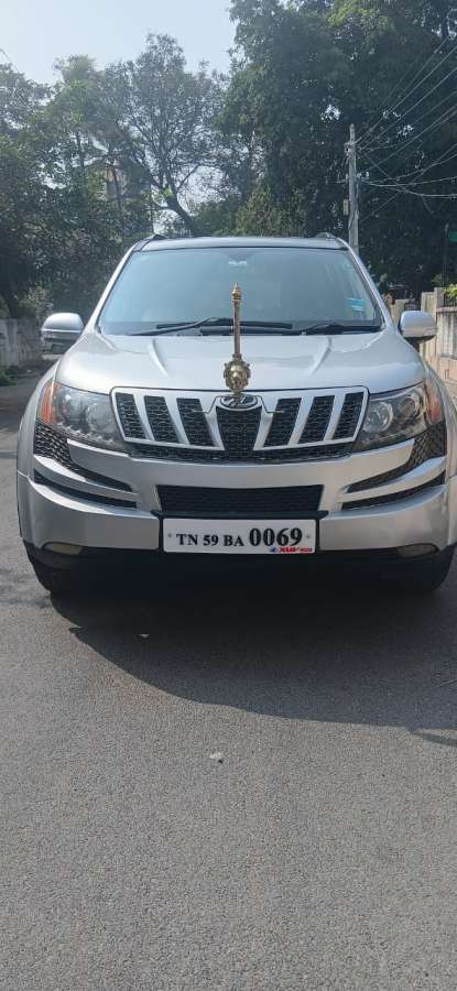 Mahindra XUV500 W8