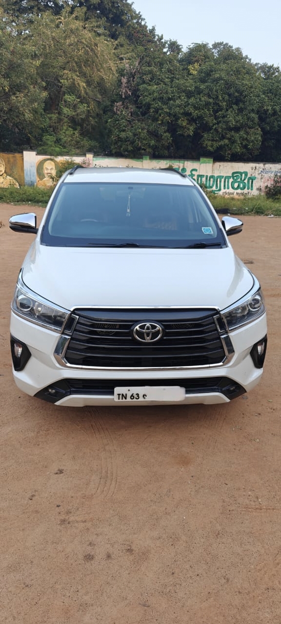 Toyota Innova Crysta 2.4 V