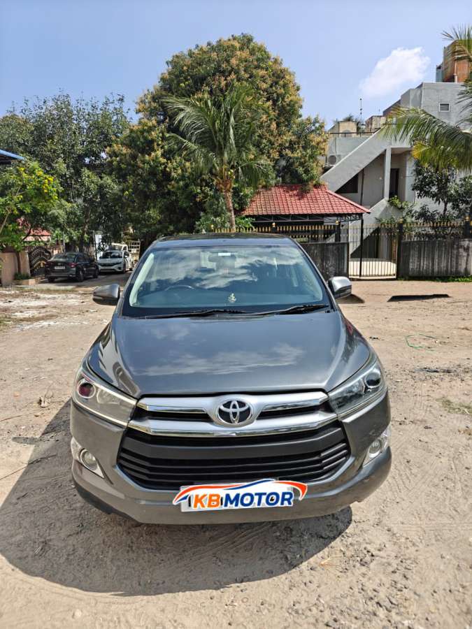 Toyota Innova Crysta 2.4 G MT BSIV