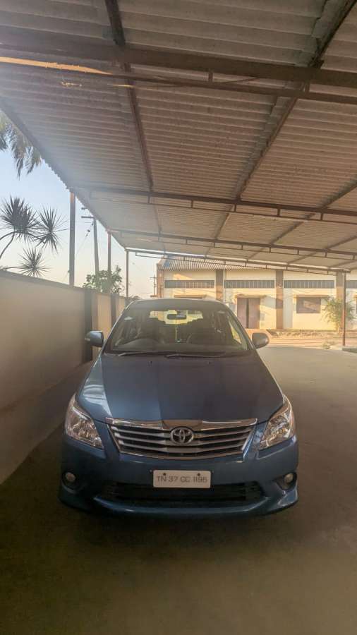 Toyota Innova 2.5 V 7 STR