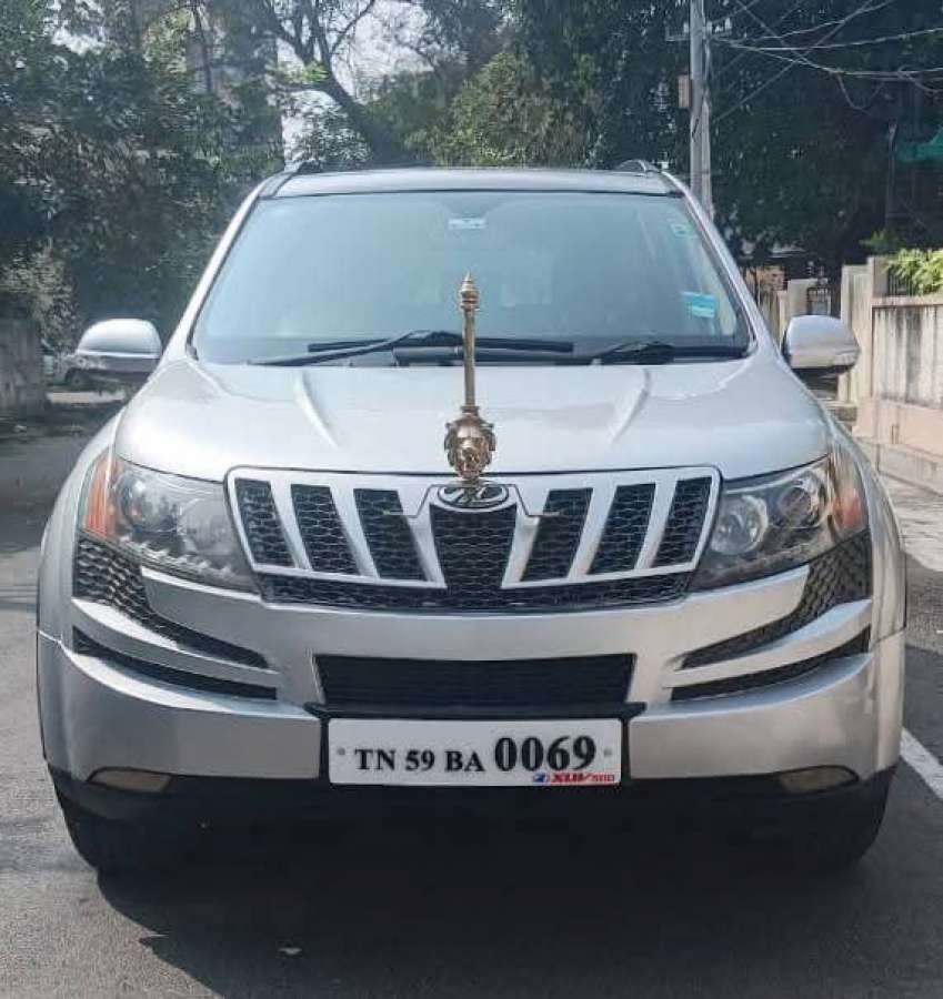 Mahindra XUV500 W8
