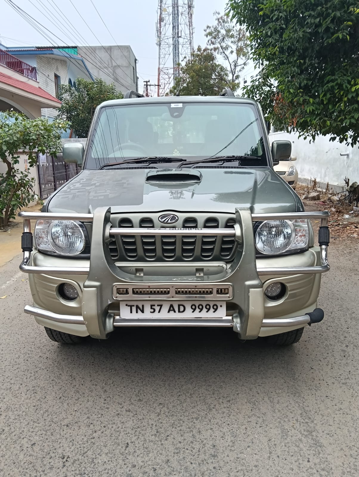 Mahindra Scorpio LX