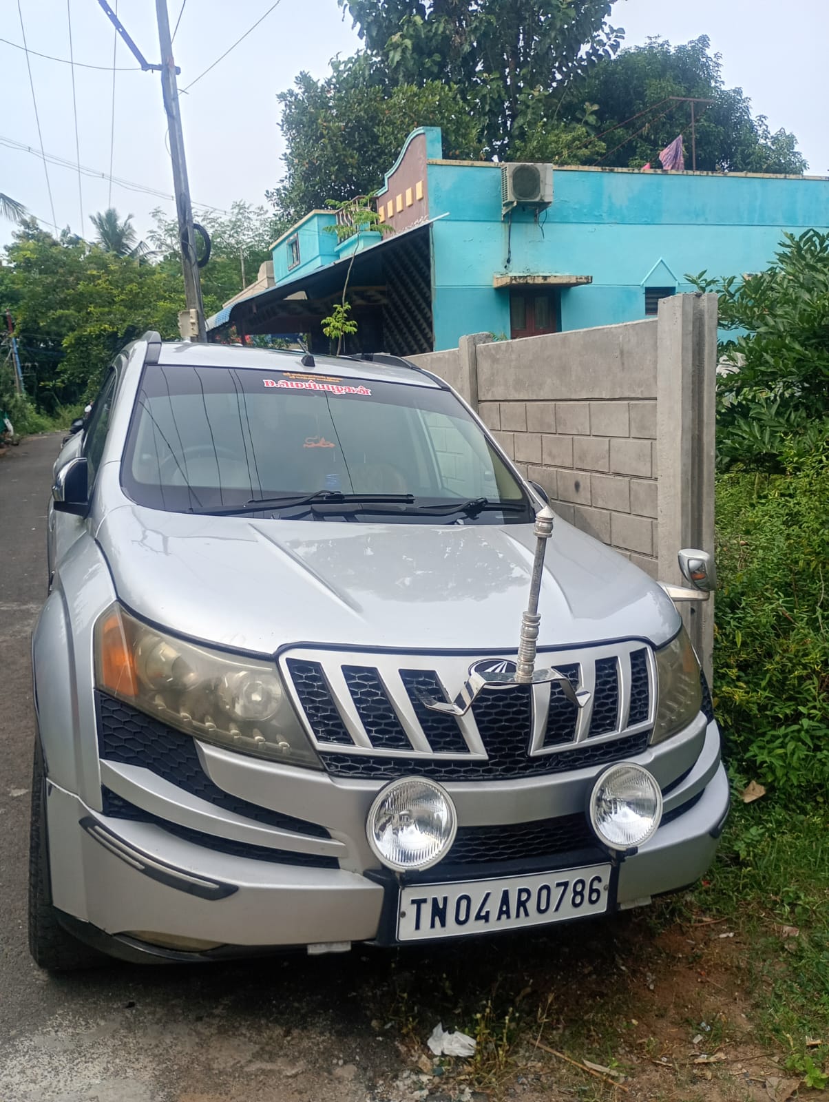 Mahindra XUV500 W8