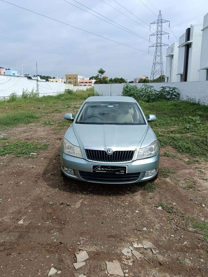 Skoda Laura Elegance 2.0 TDI CR MT Skoda Laura Elegance 2.0 TDI CR MT