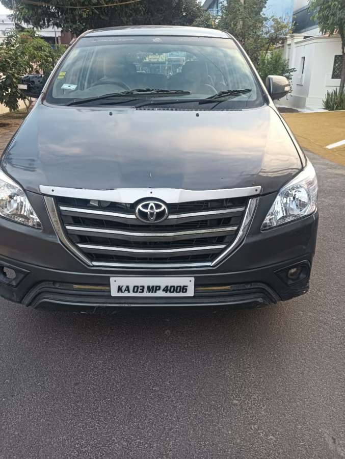 Toyota Innova 2.5 GX 8 STR BS IV Toyota Innova 2.5 GX 8 STR BS IV