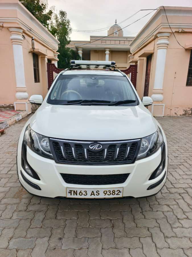 Mahindra XUV500 W6