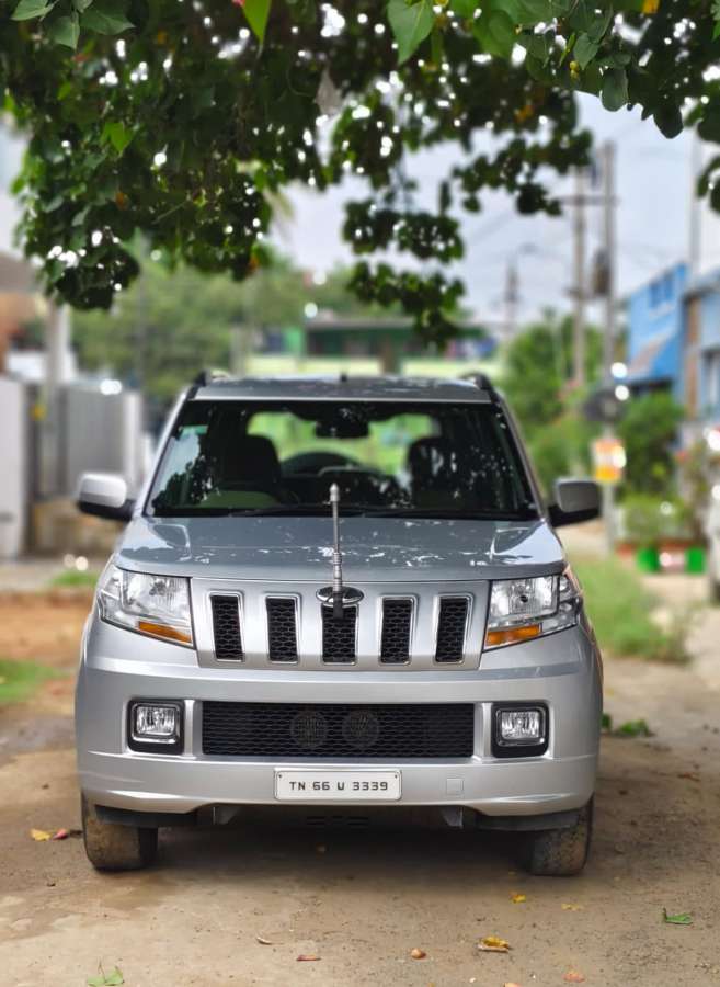 Mahindra TUV 300 T8