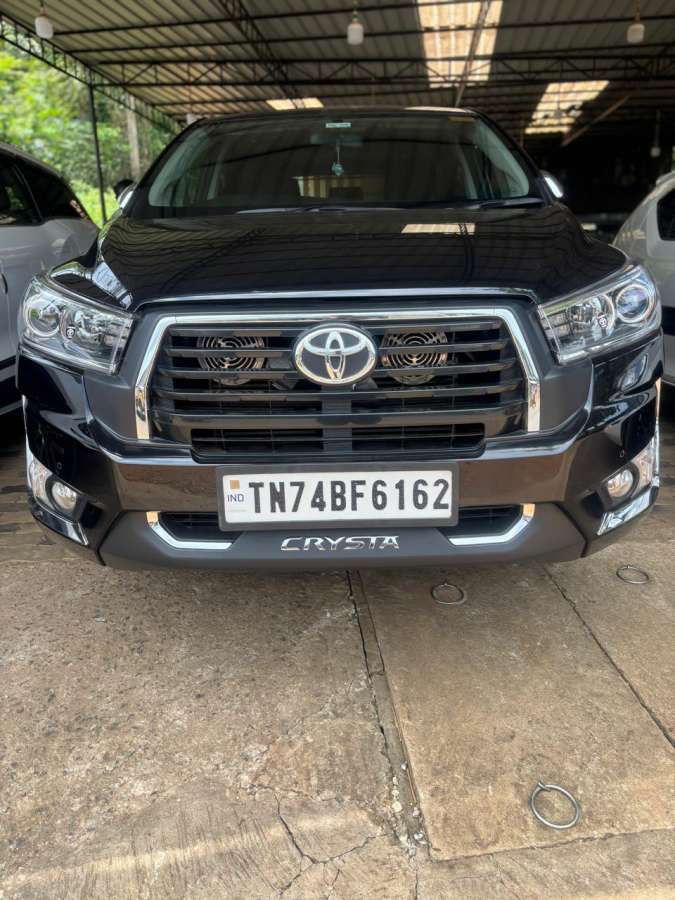 Toyota Innova Crysta 2.4 V