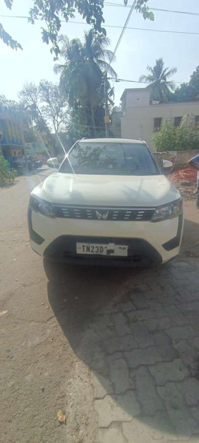 Mahindra XUV300 W6