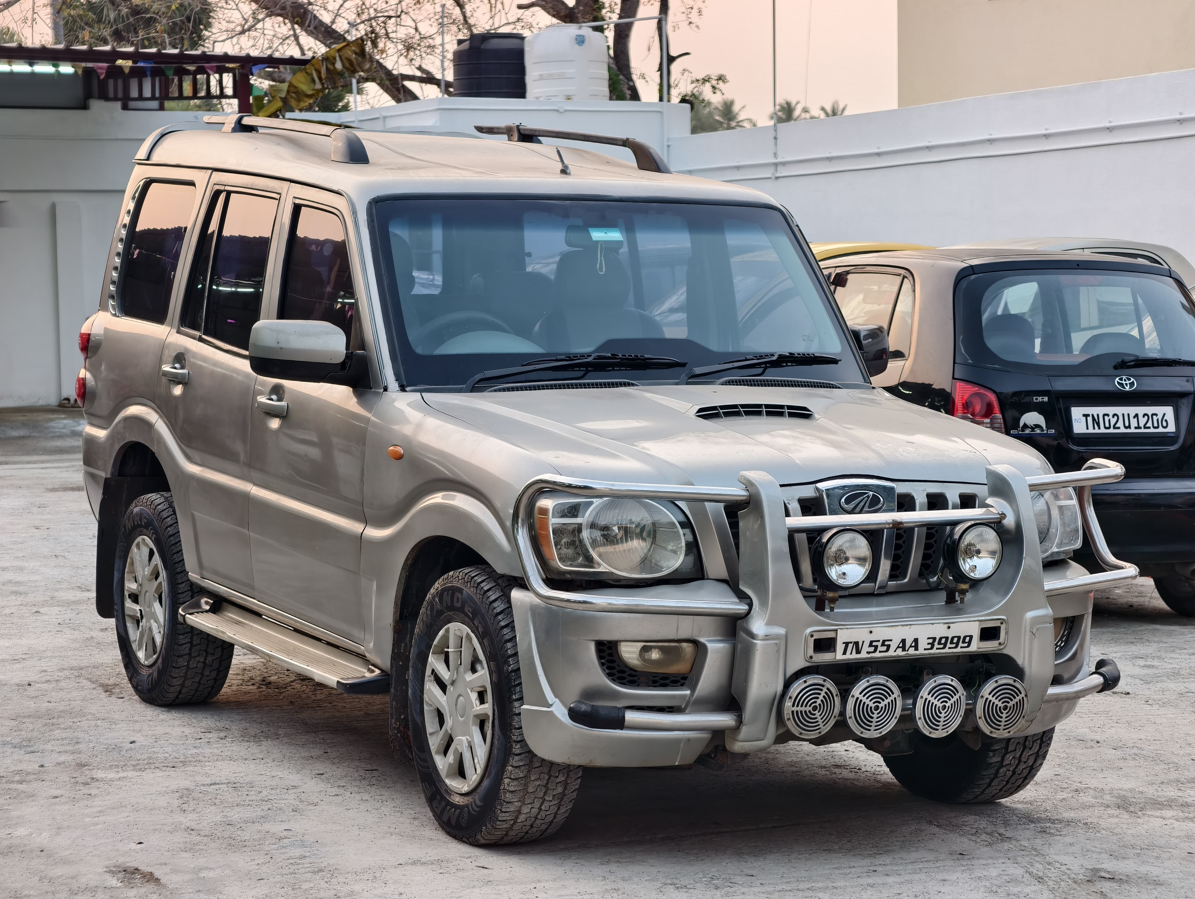 Mahindra Scorpio LX