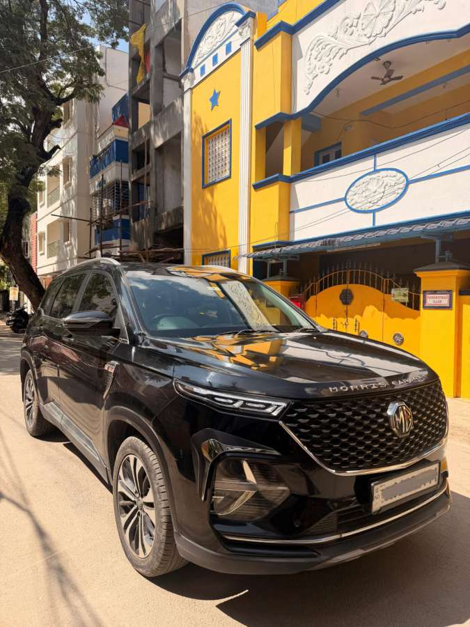 MG Hector Plus Sharp Hybrid MT