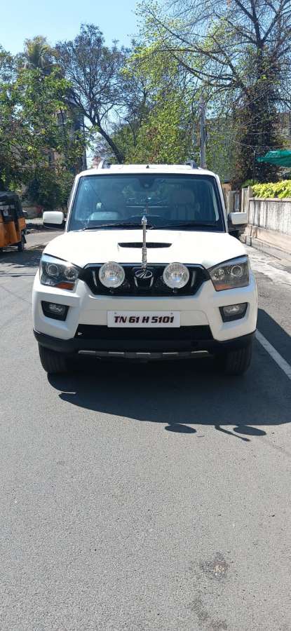 Mahindra Scorpio S10