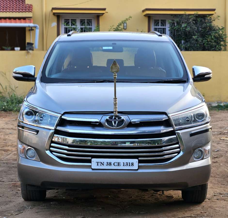 Toyota Innova Crysta 2.4 V