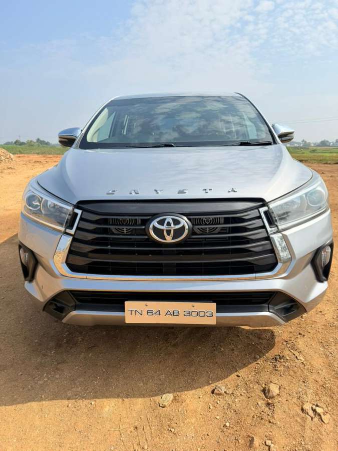 Toyota Innova Crysta 2.4 V