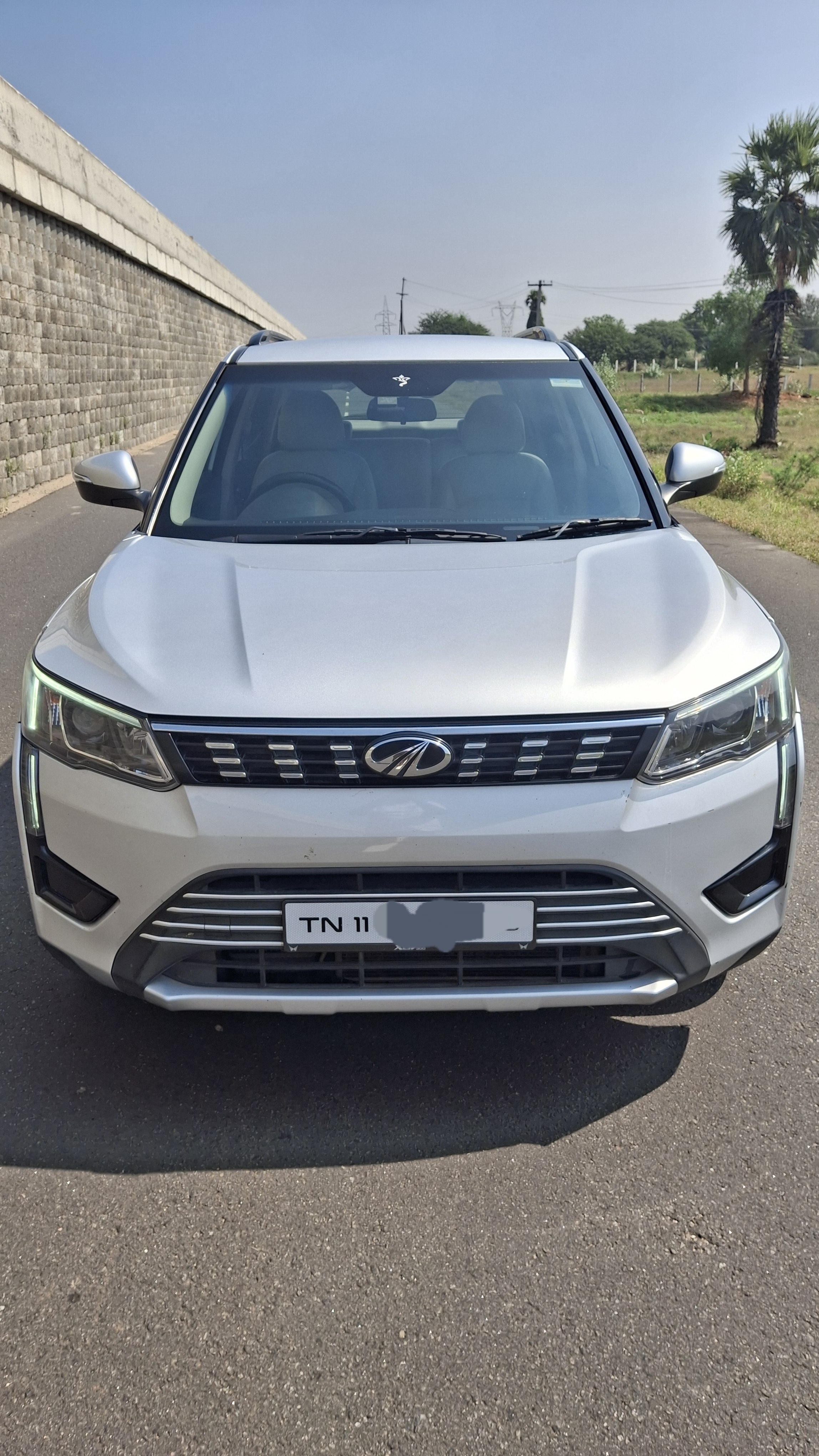 Mahindra XUV300 W8
