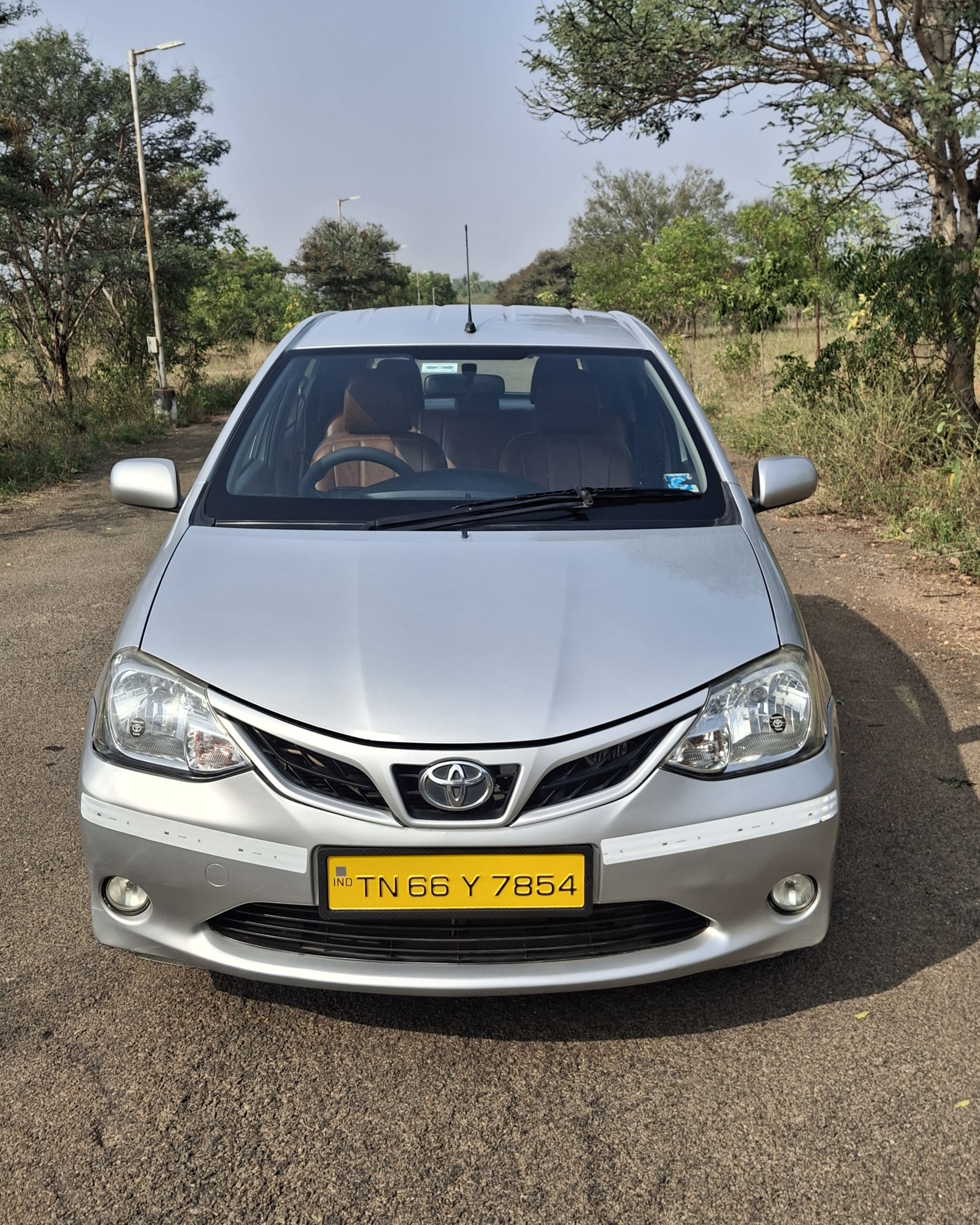 Mahindra Etios Liva W8