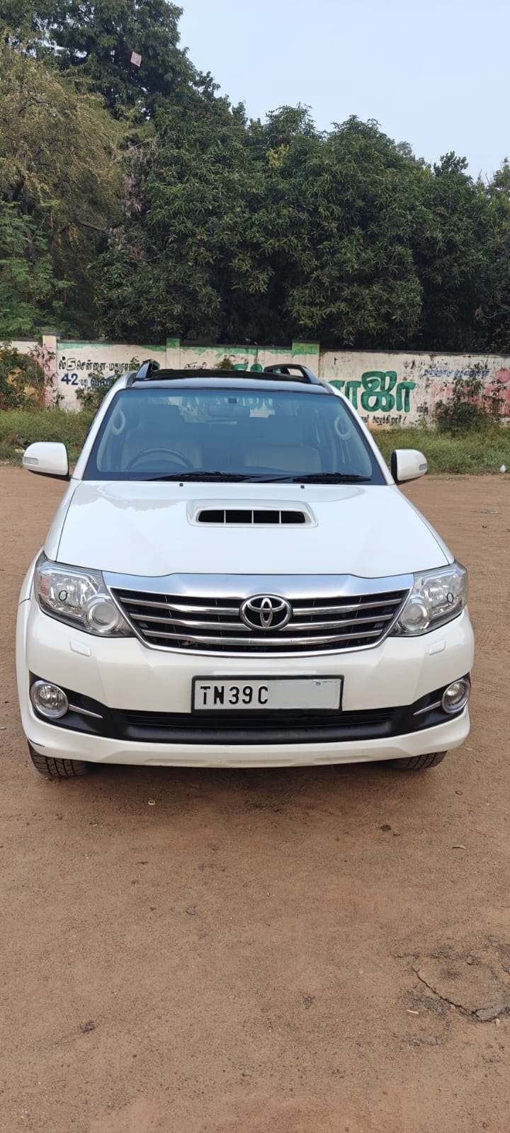 Toyota Fortuner 4x2 AT