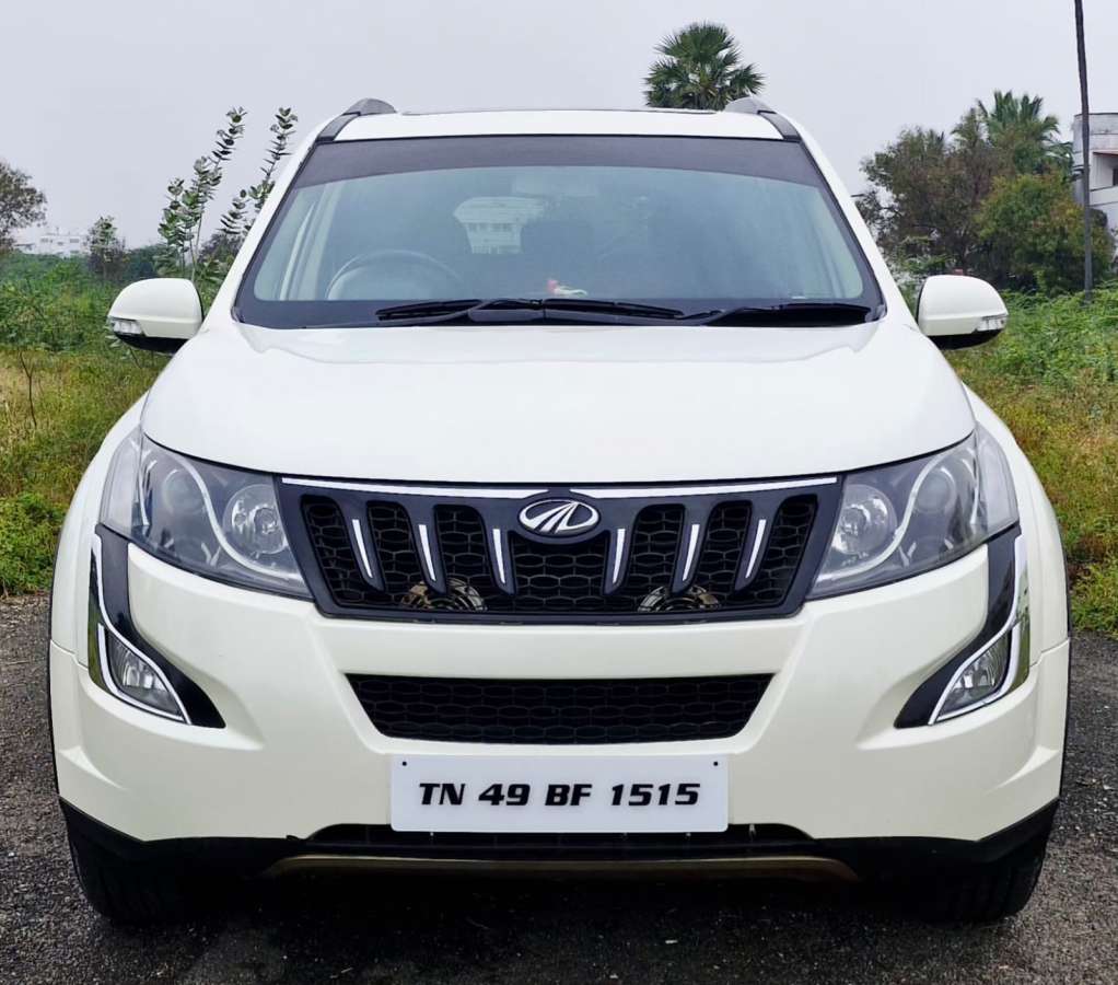 Mahindra XUV500 W10