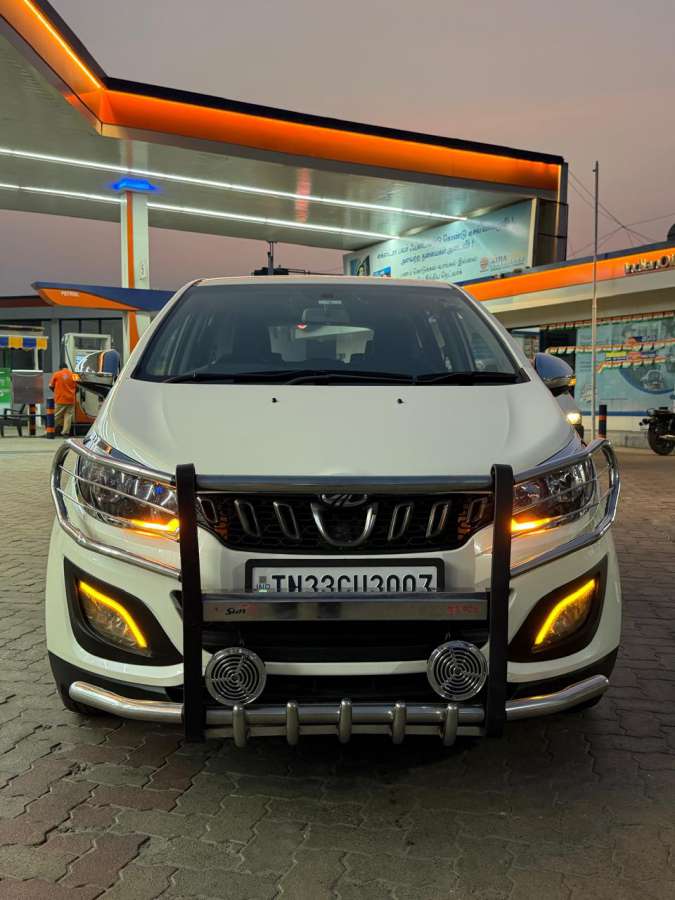 Mahindra Marazzo M2