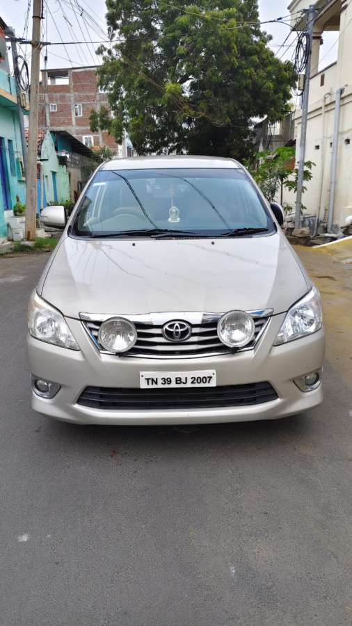 Toyota Innova 2.5 V 8 STR