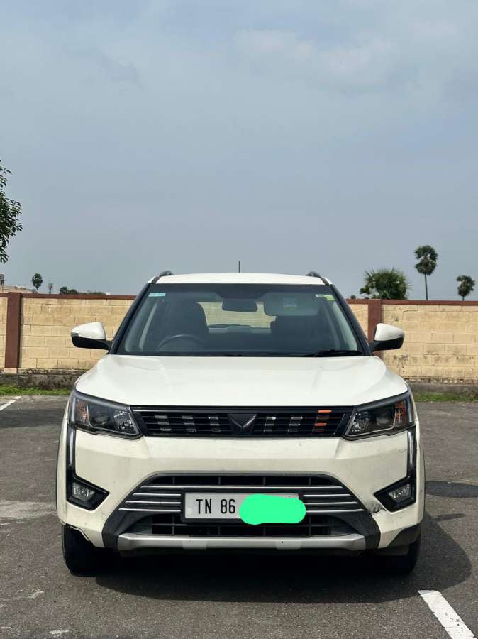 Mahindra XUV300 W8
