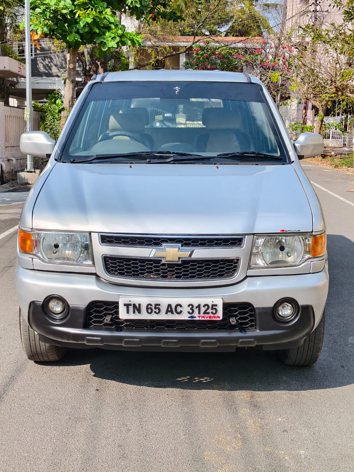 Chevrolet Tavera LS B3 10 STR BS II