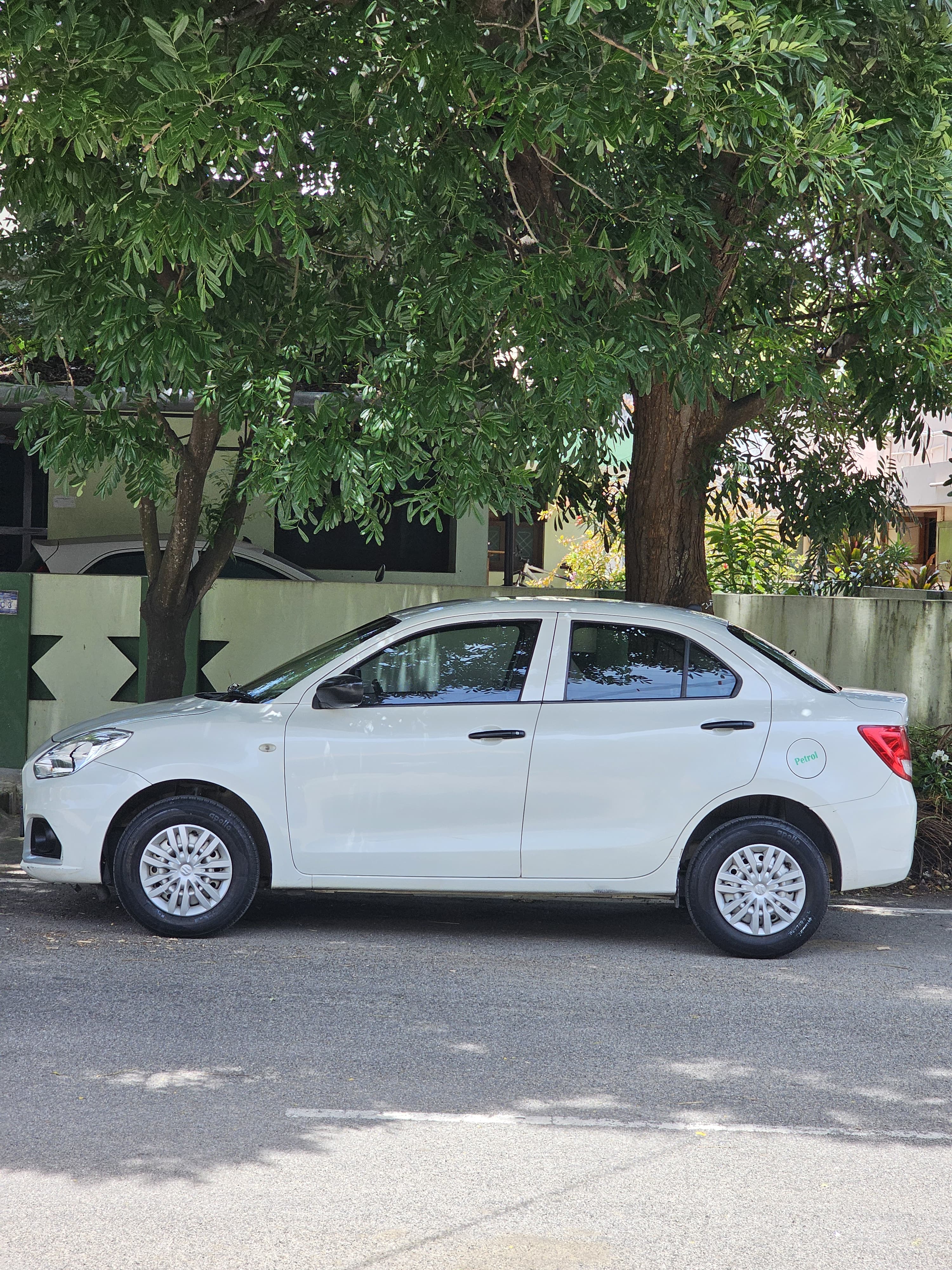Maruti Suzuki Swift dzire LXI