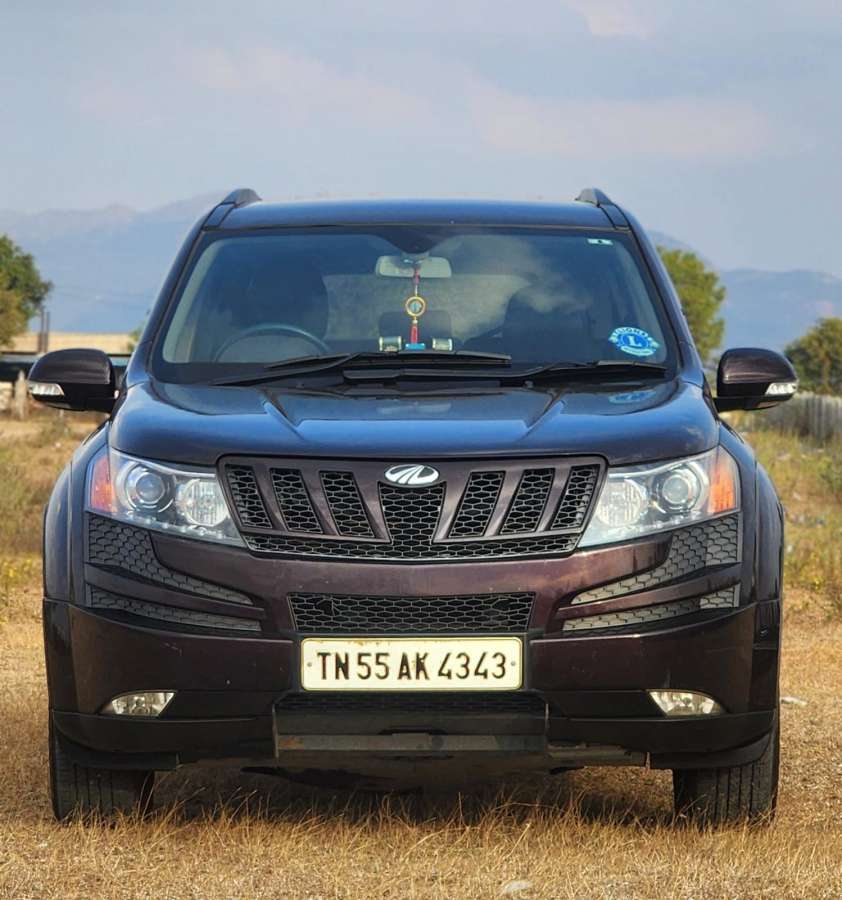 Mahindra XUV500 W6