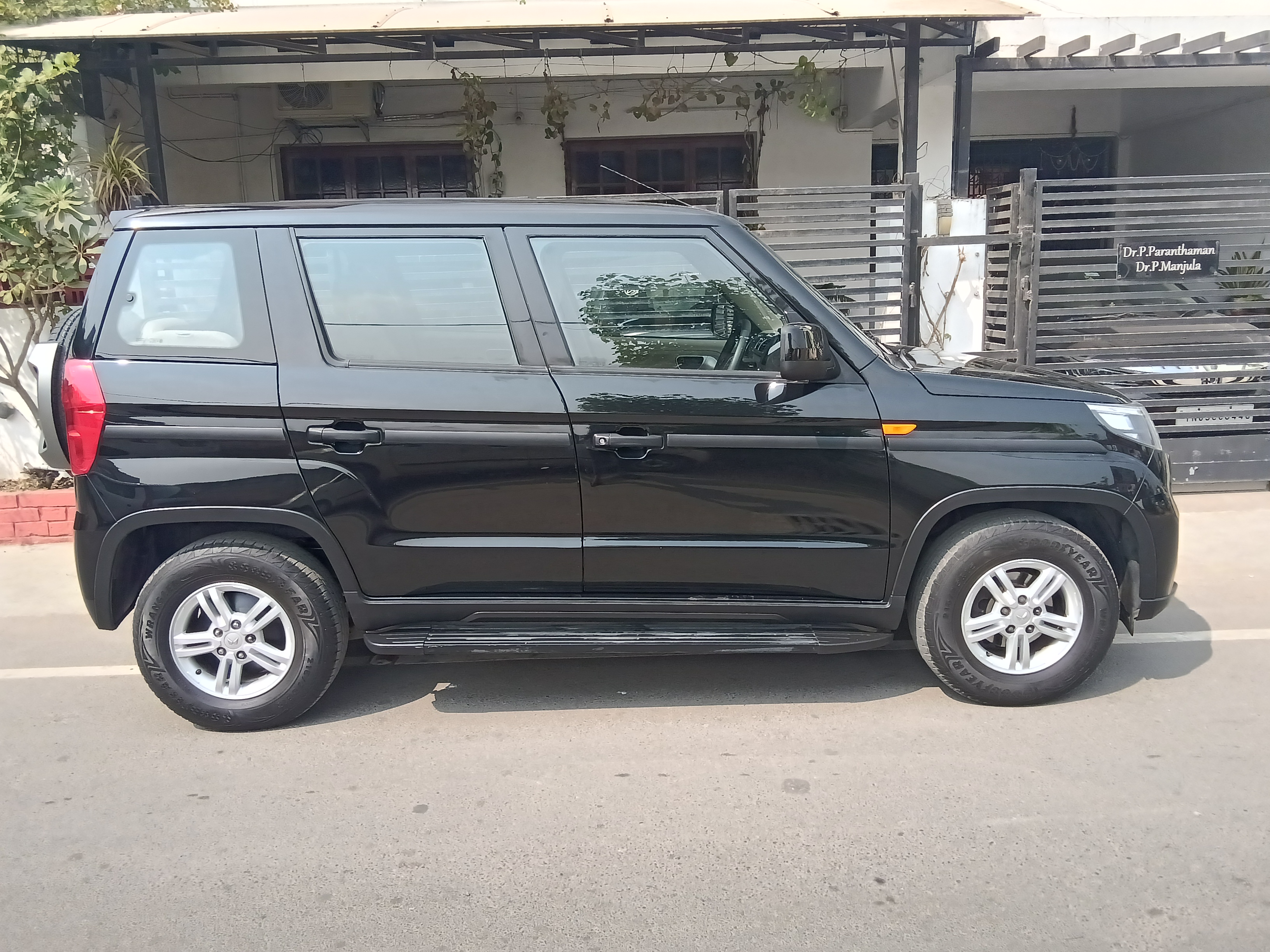 Mahindra Bolero Neo N10 R