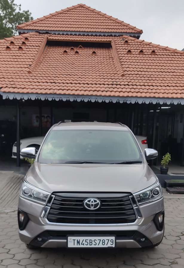 Toyota Innova Crysta 2.4 ZX 7 STR
