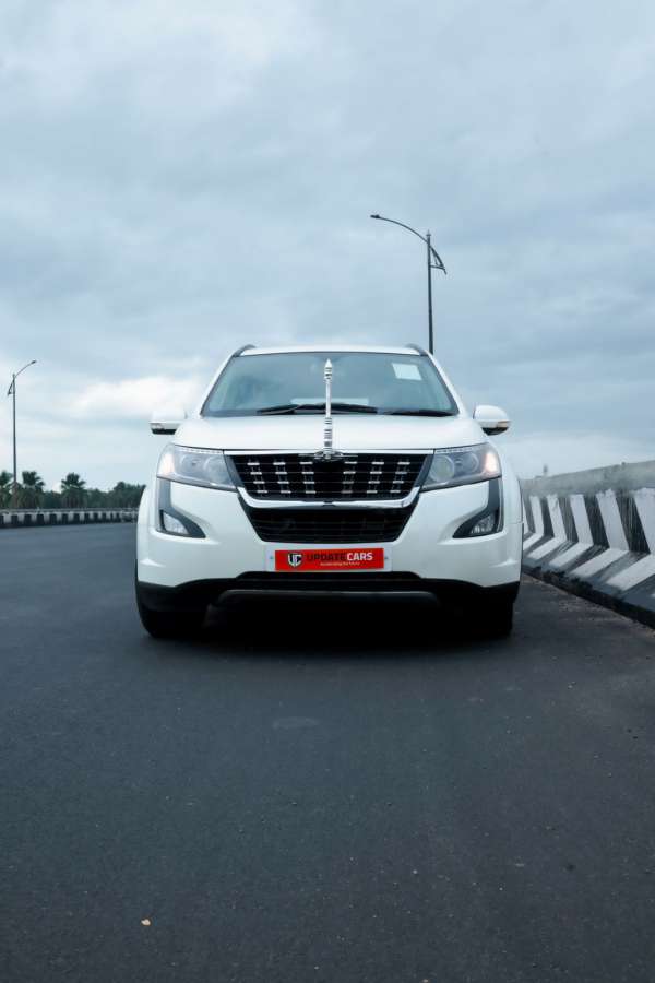 Mahindra XUV500 W7