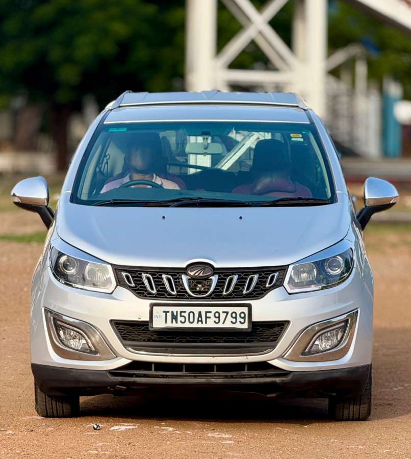 Mahindra Marazzo M6 Plus