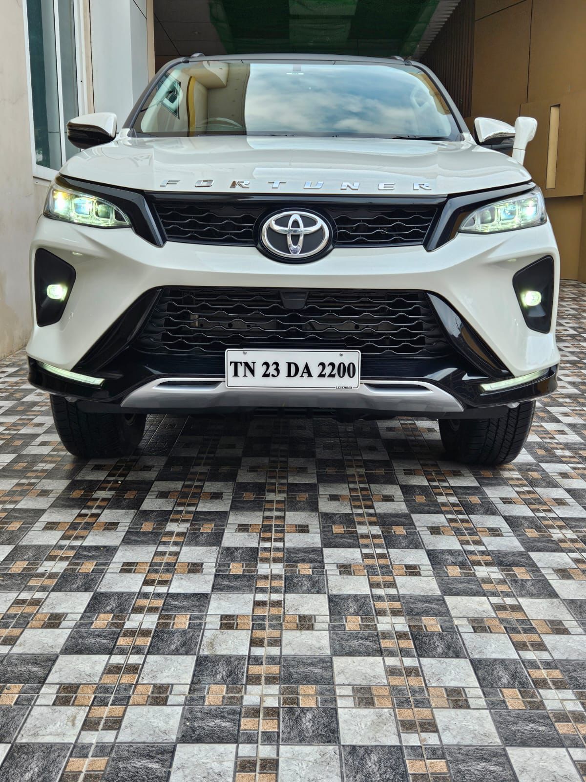 Toyota Fortuner Legender
