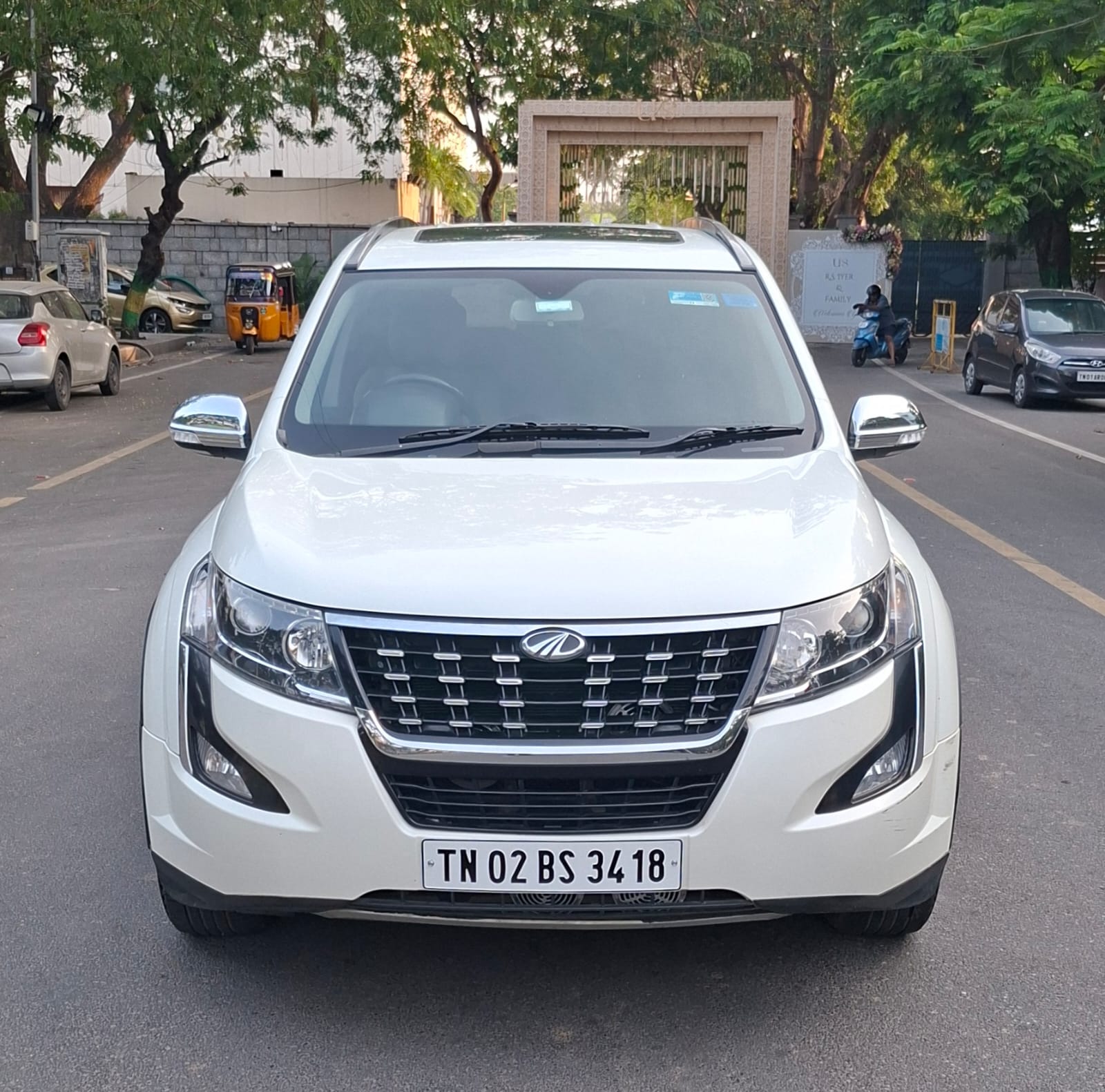 Mahindra XUV500 W9