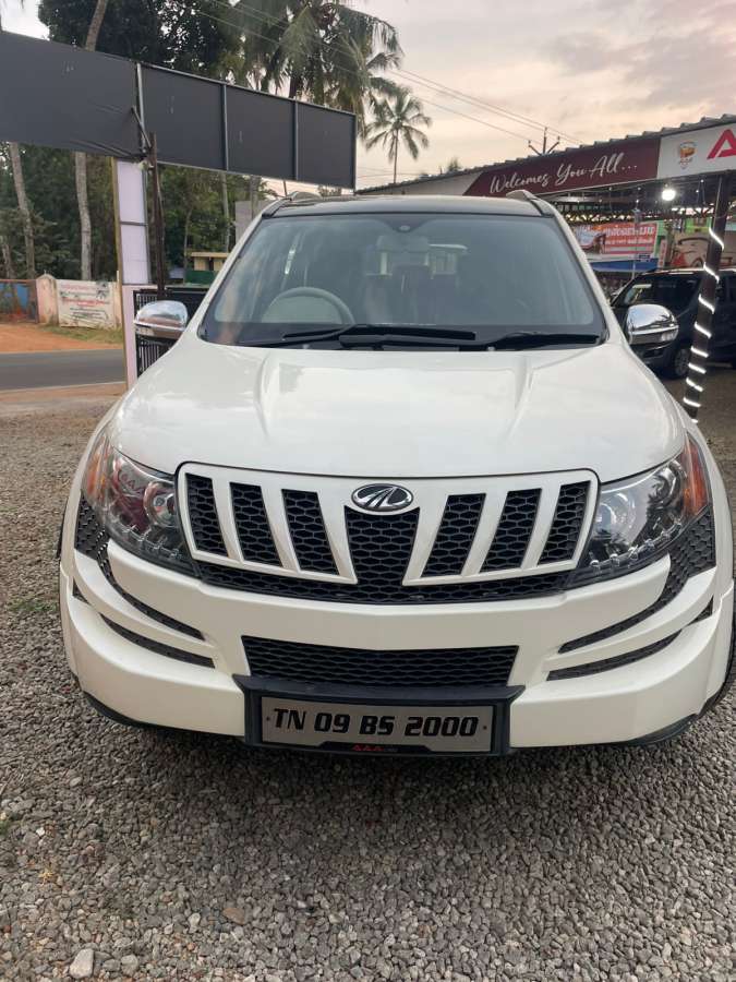 Mahindra XUV500 W8