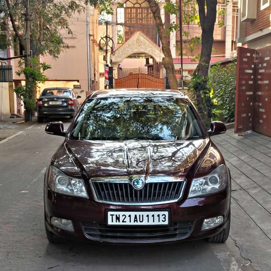 Skoda Laura Elegance 2.0 TDI CR MT